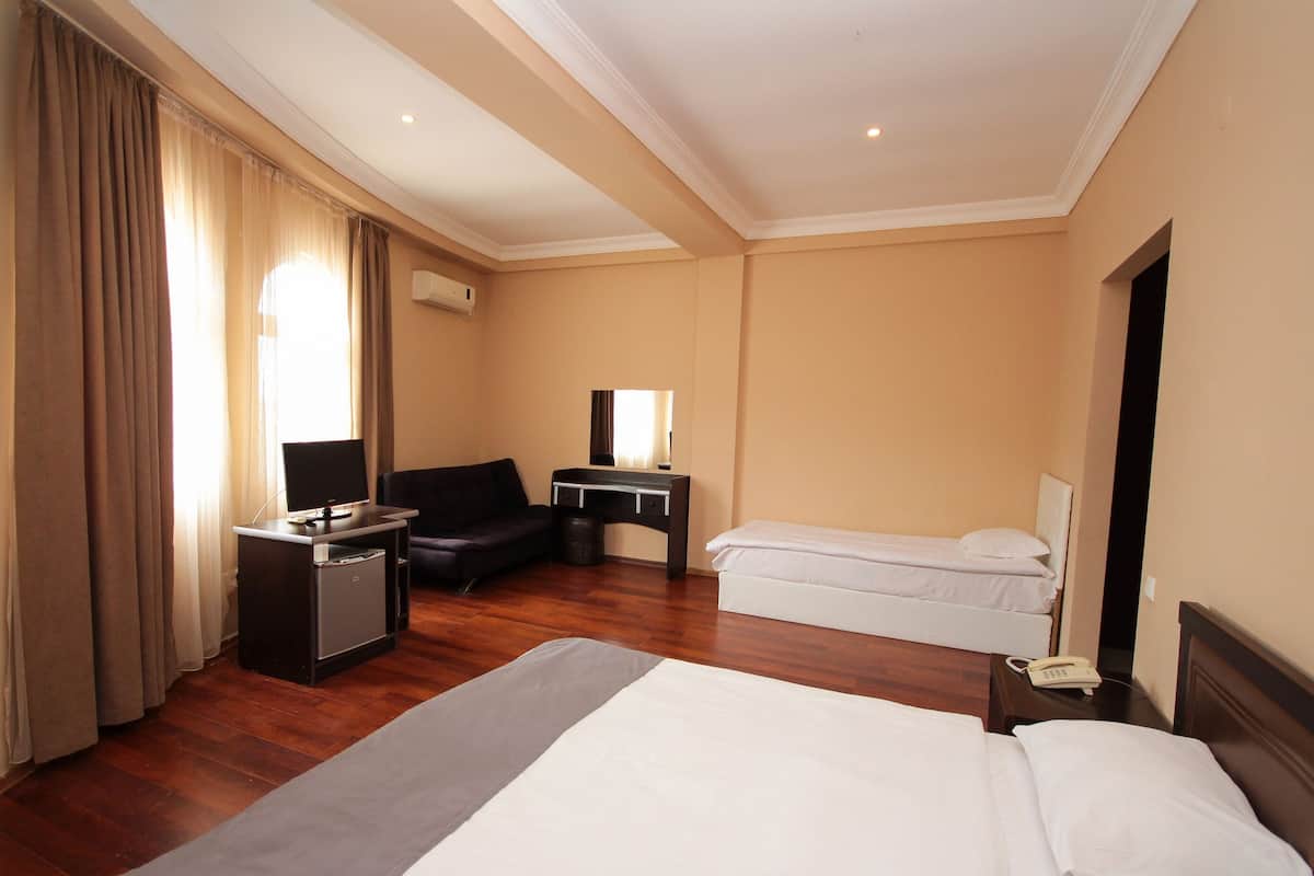 Deluxe Triple Room | Minibar, desk, laptop workspace, free WiFi