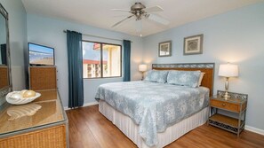 2 slaapkamers, een bureau, een strijkplank/strijkijzer, gratis wifi