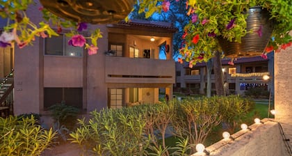 Cozy Courtyard - Unit 110