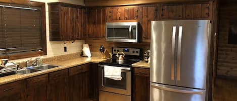 Geladeira, micro-ondas, fogão, cooktop