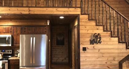 Charming 3 Bedroom 2 Bath Cabin near Sardis Lake