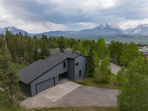 Updated Home in Downtown Dillon Private Hot Tub,