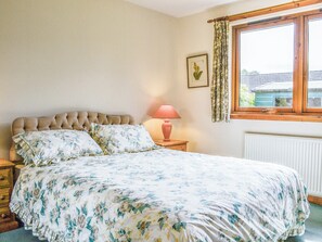 4 bedrooms, free WiFi, bed sheets - 4 bedroom accommodation in Spittalfield, nr Dunkeld (Spittalfield, nr Dunkeld)