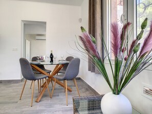 Dining - Villa with private pool, close to the beach (El Carmoli)