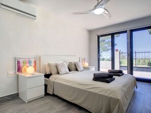 4 slaapkamers, een strijkplank/strijkijzer, gratis wifi, beddengoed