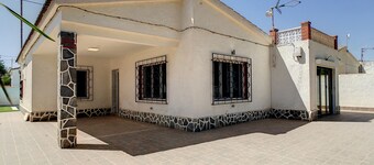 Villa with Private Pool - 6409