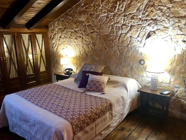 Fer et planche à repasser, lit de bébé portatif, accès au Wi-Fi (inclus)