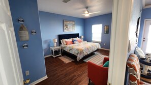 2 多间卧室、办公桌、免费 WiFi、床单