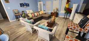 Smart TV - Sun Kissed Retreat, FRONT ROW! BEACHFRONT! BEAUTY! (Surfside Beach)