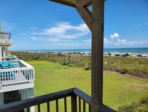 Sun Kissed Retreat, FRONT ROW! BEACHFRONT! BEAUTY!