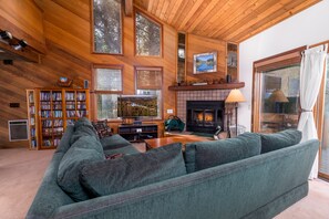 Smart TV, fireplace, DVD player, books