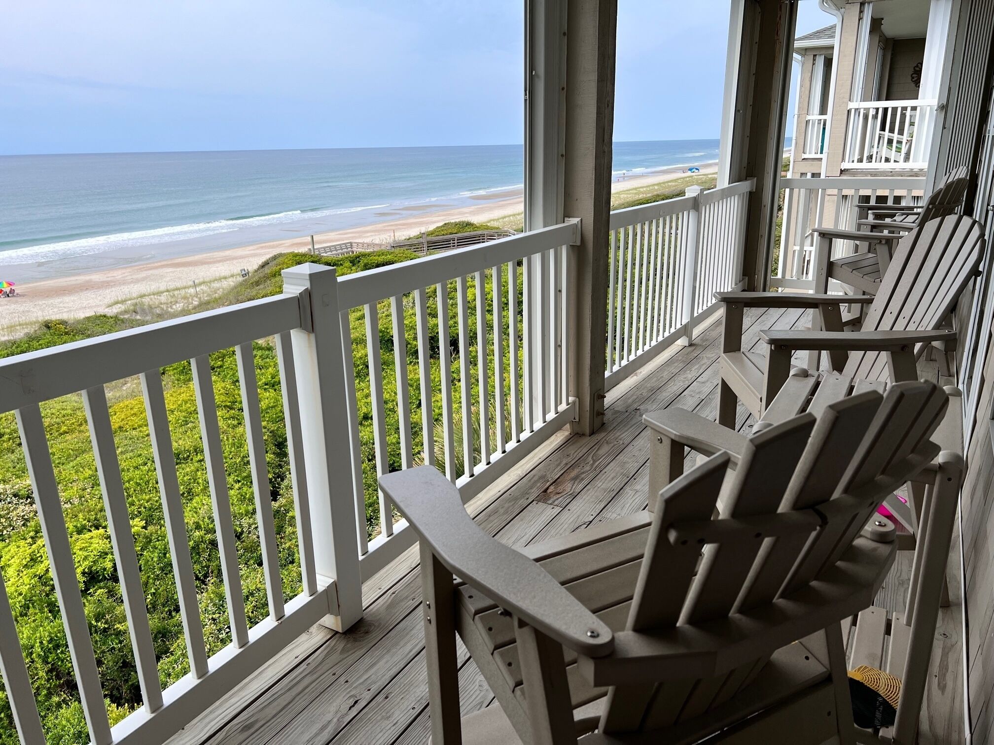 Direct OCEANFRONT Top Floor Corner 3BR/2BA.  Pool, Hot Tub. Linens Included! 