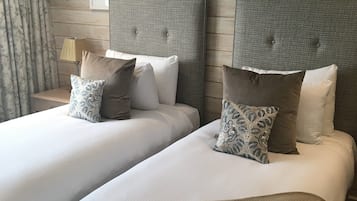 書桌、筆電工作空間、遮光布/窗簾、熨斗/熨衣板