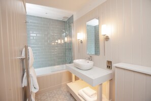 Secador de pelo y toallas