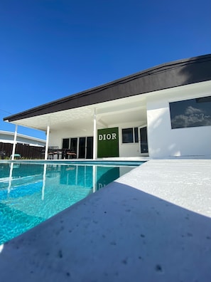 Piscine extérieure, piscine chauffée