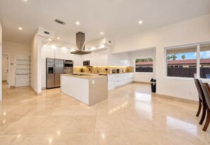 Private kitchen - Pool Villa 2 (Miami)