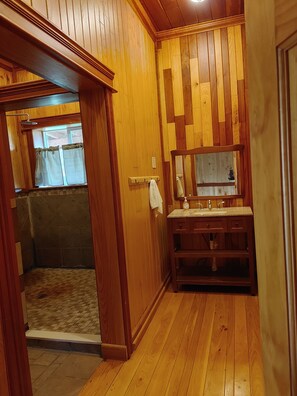 Shower, hair dryer, towels, soap - Woodys Retreat  this rental includes the barn outdoor covered fire pit  (Gerry)