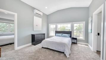 8 bedrooms, travel crib, WiFi, bed sheets