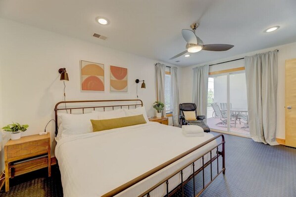 3 bedrooms, desk, iron/ironing board, travel cot