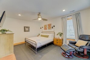3 bedrooms, desk, iron/ironing board, WiFi