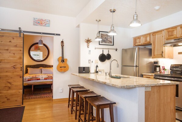 雪櫃、微波爐、焗爐、爐具