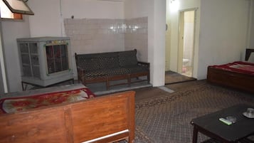 Standard Triple Room | Living room