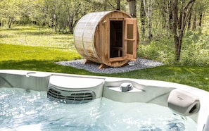Outdoor spa tub