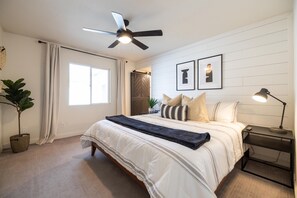 3 bedrooms, desk, iron/ironing board, travel crib - Family Hideaway w/ Heated Pool & Ping Pong (Gilbert)