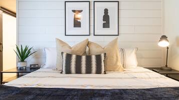 3 bedrooms, desk, iron/ironing board, travel crib