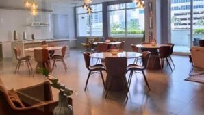 A spacious lobby with modern furniture, large windows, and a ceiling with recessed lighting. - Condo in Brickell the best Miami. Free parking (Brickell)