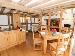 平房 | 私人廚房 | 雪櫃、電熱水壺、多士爐、廚房用具/餐具/器皿