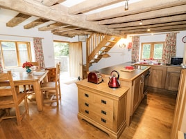 Cottage | Bếp riêng | Tủ lạnh, ấm điện, lò nướng bánh mì, dụng cụ nấu nướng/bát dĩa/dao nĩa