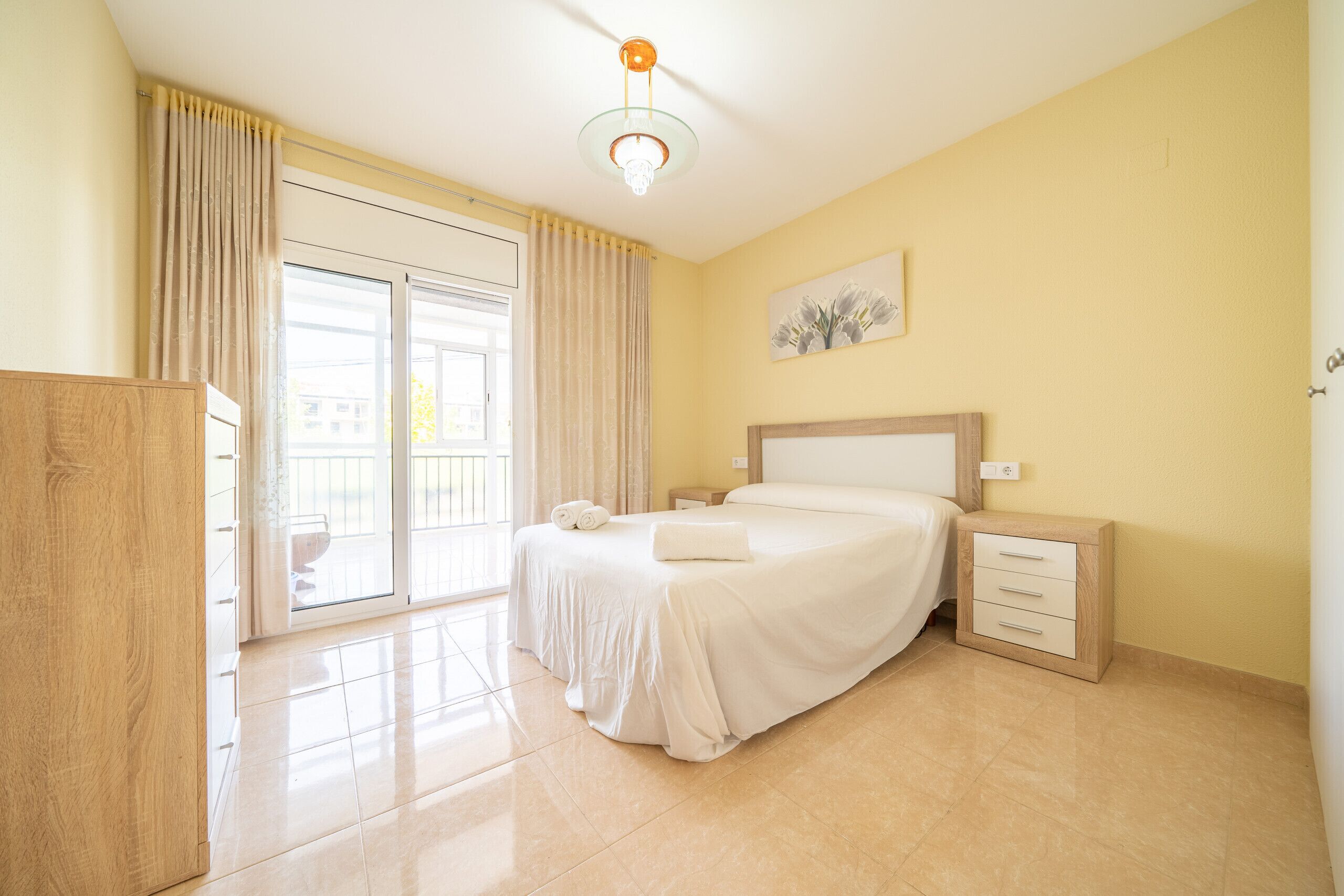 4 slaapkamers, een strijkplank/strijkijzer, gratis wifi, beddengoed