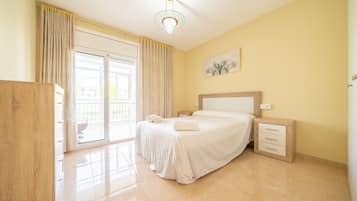 4 slaapkamers, een strijkplank/strijkijzer, gratis wifi, beddengoed