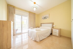 4 slaapkamers, een strijkplank/strijkijzer, gratis wifi, beddengoed