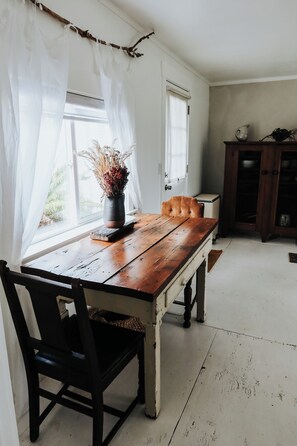 Dining - Enchanting cottage perfect for a romantic getaway (Bow)