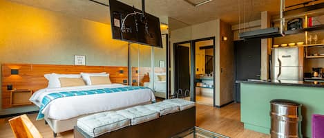 Senior Suite | Living area | 32-inch TV with digital channels