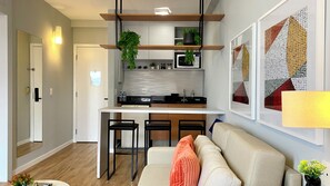 Club Double Room | Private kitchen - QSA - Anora Spaces - Metropolis Alphaville (Barueri)