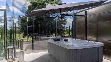 Premium Studio Suite | Premium bedding, pillowtop beds, minibar, in-room safe