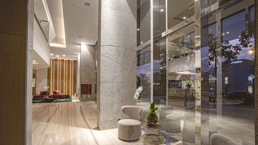 Suryaa Hotel Pinhais, Curio Collection by Hilton