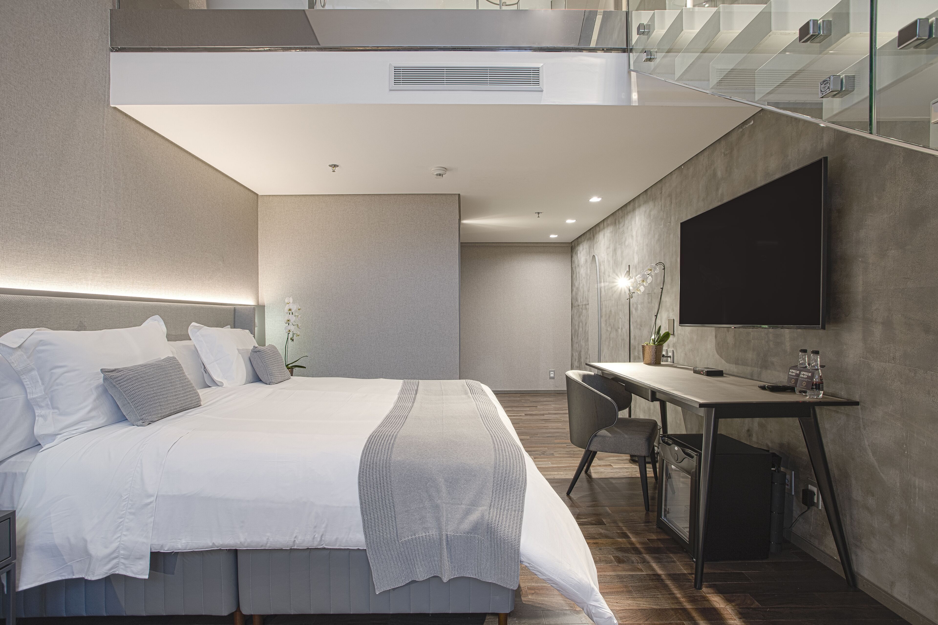 Premium bedding, pillowtop beds, minibar, in-room safe