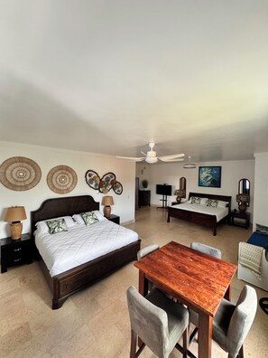 4 slaapkamers, een kluis op de kamer, een bureau