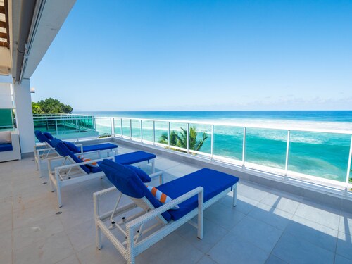 Beachfront Luxury Penthouse • 2 Levels • 4BR/3BA • Pools + Ocean Views