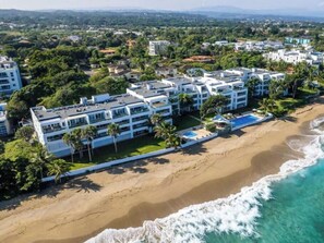 Exterior - Beachfront Luxury Penthouse • 2 Levels • 4BR/3BA • Pools + Ocean Views (Sosúa)