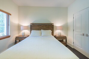 2 bedrooms, iron/ironing board, travel cot, free WiFi