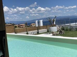 4 outdoor pools, pool umbrellas, pool loungers - King s & Queen s (Kassandra)