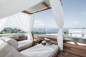 Beach nearby, white sand, 2 beach bars - King s & Queen s (Kassandra)