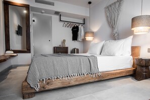 Premium bedding, down duvets, Tempur-Pedic beds, minibar - King s & Queen s (Kassandra)