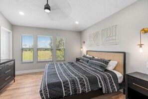 3 camere, una scrivania, ferro/asse da stiro, culla da viaggio