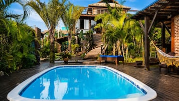 Studio Jardim - Ibiraquera Life | Piscina | Piscina externa, guarda-sóis, espreguiçadeiras